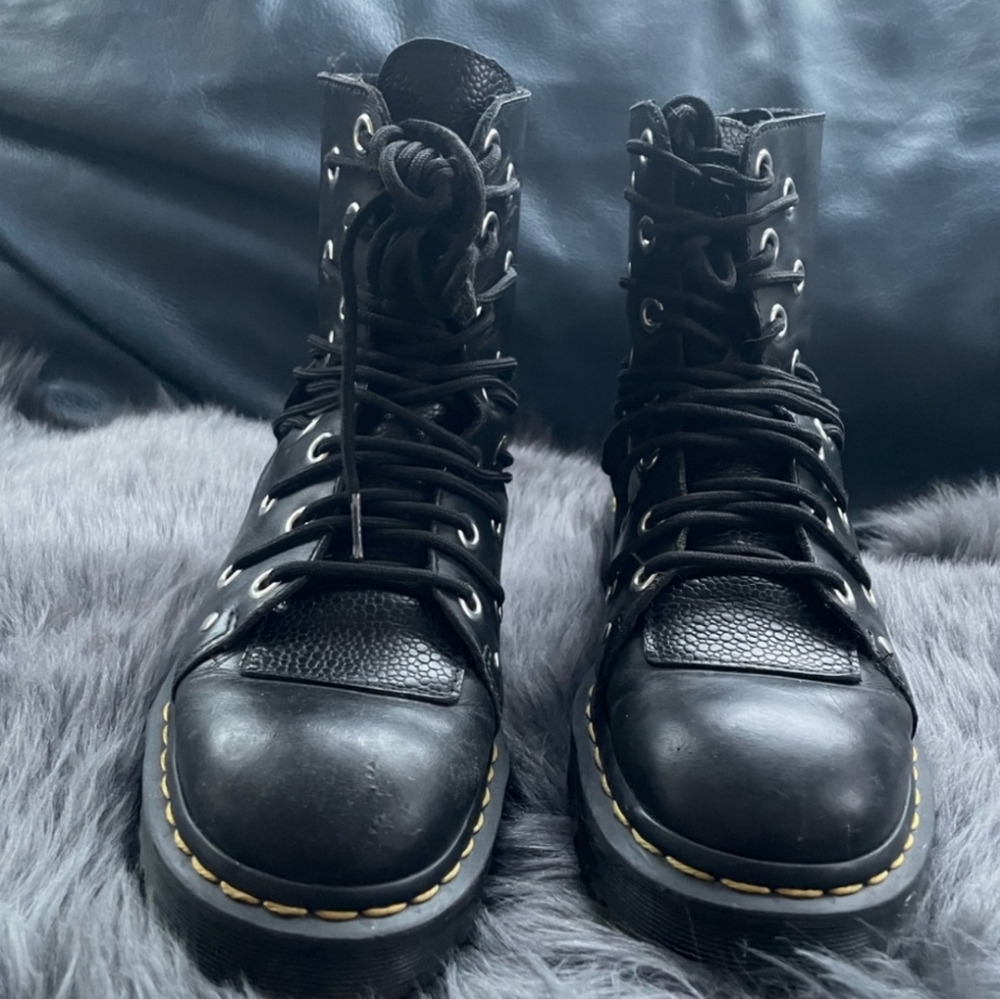 Reserved  ✨️BOOBAY21 ✨️  🦄 Dr. Martens Daria Stone Boots UK6 W8 - Picture 4 of 7